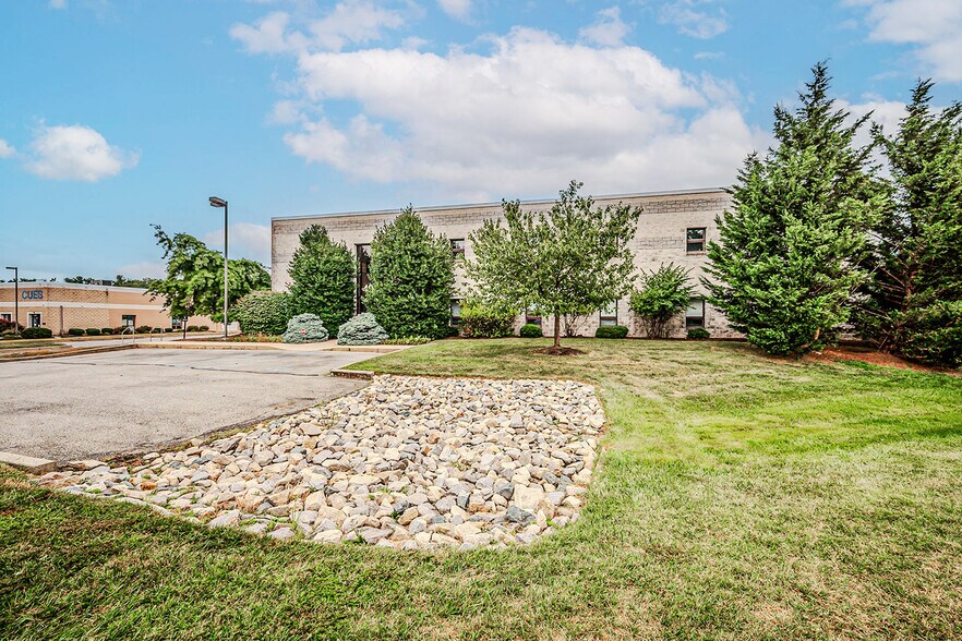 More Photos Of 40 McCullough Dr, New Castle Light Manufacturing For Lease