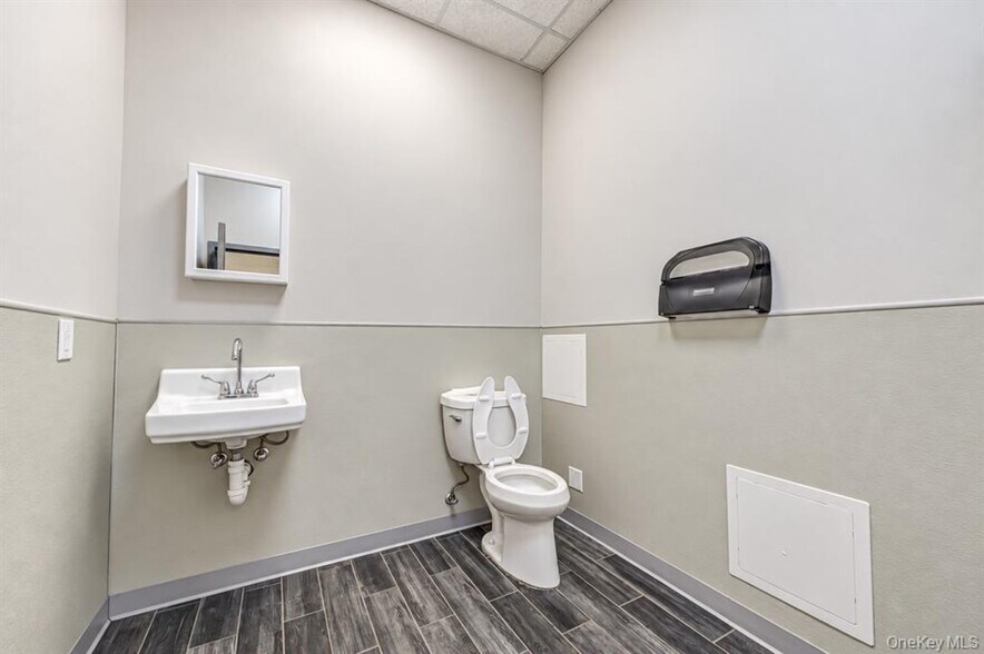 More Photos Of 1709 Newbridge Rd, North Bellmore Manufacturing For Sale