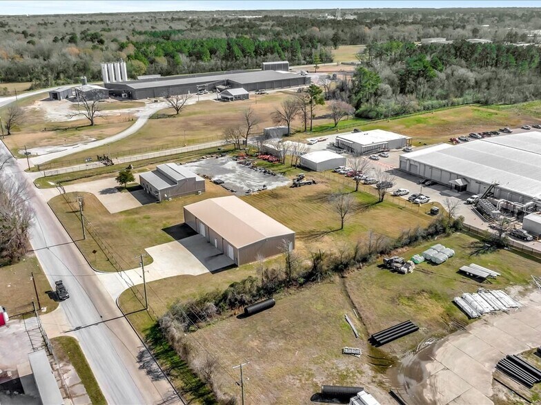 More Photos Of 1807 Webber Lufkin TX 75904 st, Lufkin Warehouse For Lease