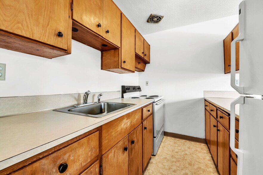 More Photos Of 7606-7720 E Burnside St, Portland Apartments For Sale