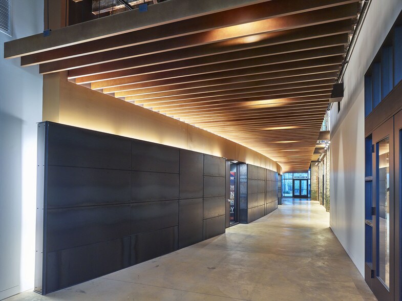 More Photos Of 333 W Ostend St, Baltimore Office For Lease