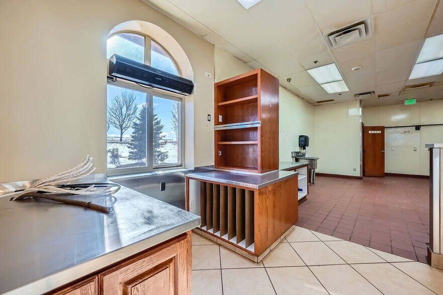 More Photos Of 9846 Zenith Meridian Dr, Englewood Restaurant For Lease