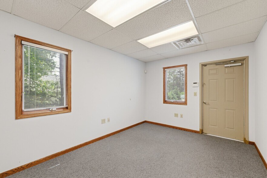 More Photos Of 1221 S Trimble Rd, Mansfield Office For Lease