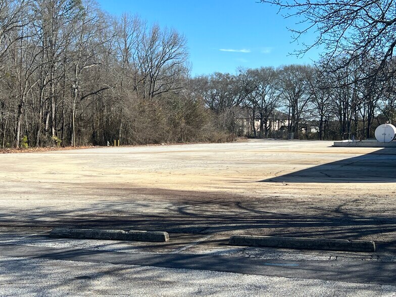 More Photos Of 1 Leggett Rd, Social Circle Warehouse For Lease