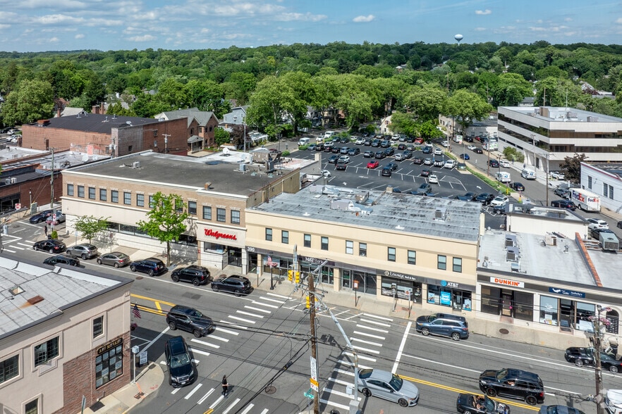 More Photos Of 376-390 Plandome Rd, Manhasset General Retail For Sale
