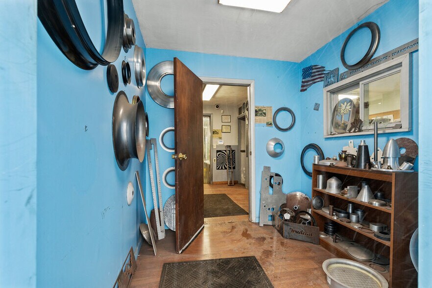 More Photos Of 906 Burnet Ave, Syracuse Warehouse For Sale