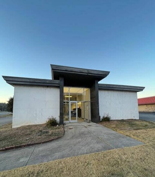 Primary Photo Of 1980 Oak Ridge Tpke, Oak Ridge Bank For Sale