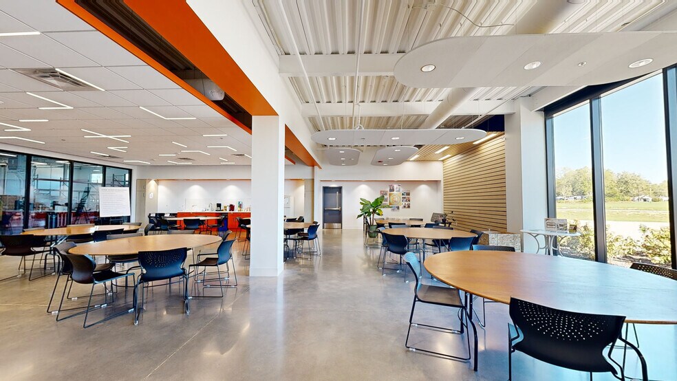 More Photos Of 2220 E Bunch Blvd, Muncie Manufacturing For Sale