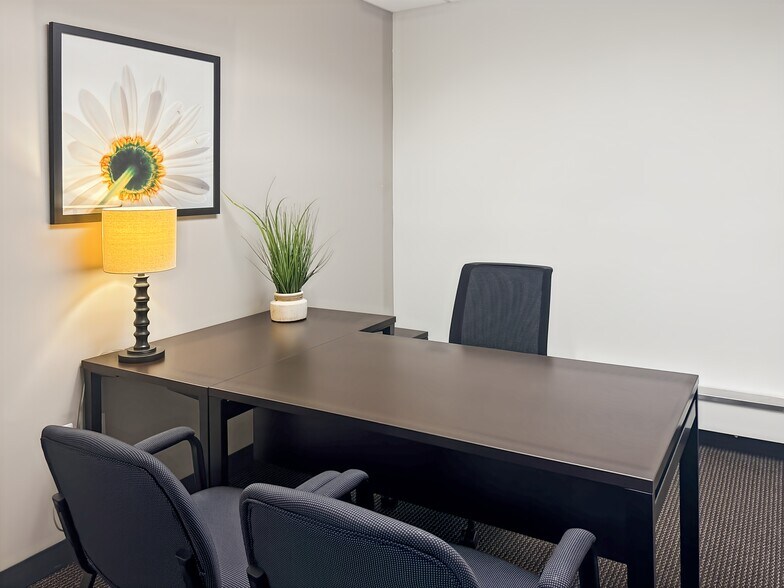 More Photos Of 41000 Woodward Ave, Bloomfield Hills Coworking Space