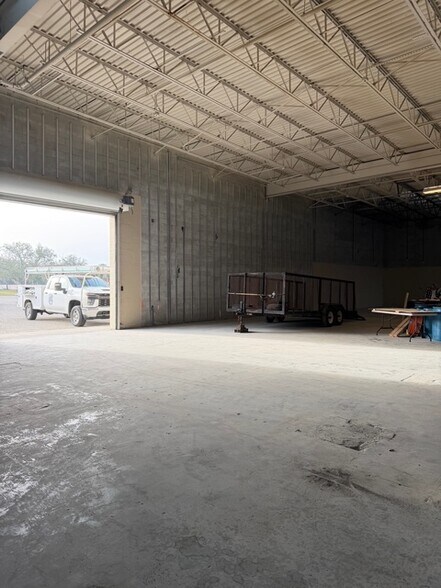 More Photos Of 10175 Tamiami Trl, Punta Gorda General Retail For Lease