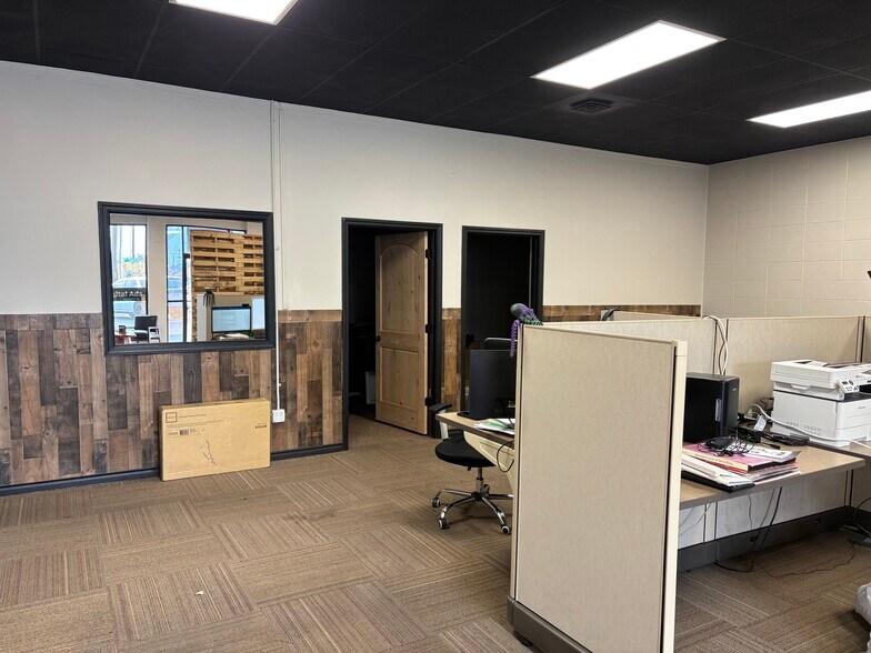 More Photos Of 2801 N Government Way, Coeur d'Alene Light Manufacturing For Sale