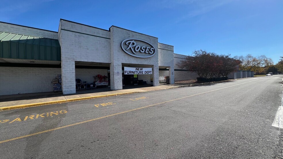 More Photos Of 701 Battlefield Blvd N, Chesapeake Freestanding For Lease