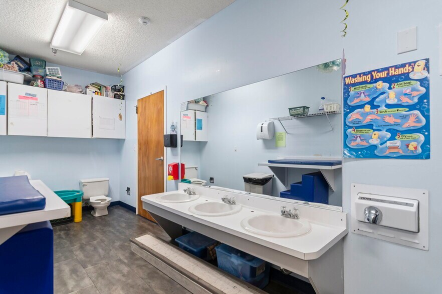 More Photos Of 805 Chatham Rd, Springfield Schools For Sale