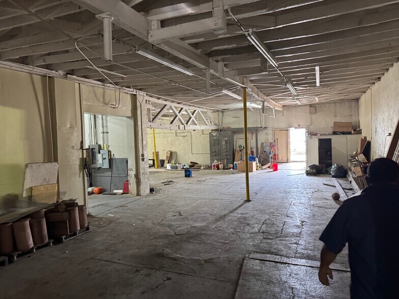 More Photos Of 226-232 Rivas St, San Antonio Manufacturing For Sale
