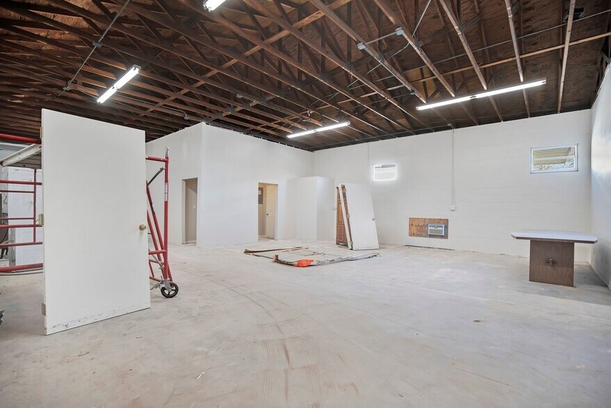 More Photos Of 327 Marion St, Daytona Beach Warehouse For Sale