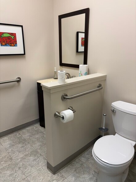 More Photos Of 5850 Ellsworth Ave, Pittsburgh Loft Creative Space For Lease