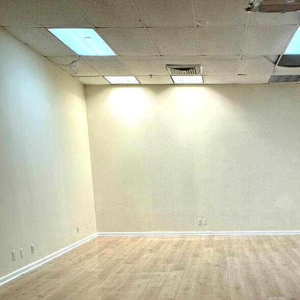 More Photos Of 3906 Main St, Flushing Storefront Retail Office For Lease