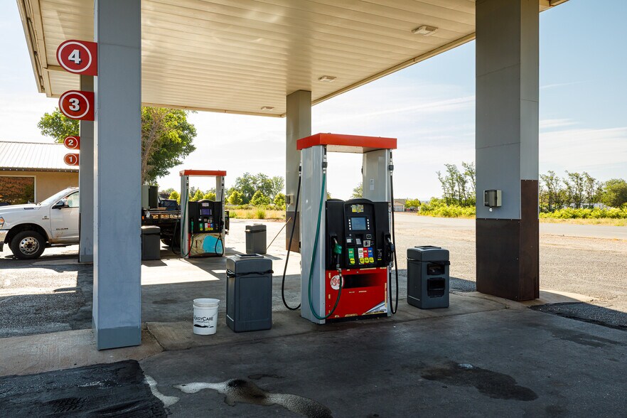 More Photos Of 1055 S Highway 89a, Kanab Service Station For Sale