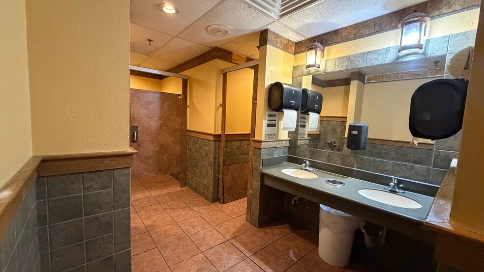 More Photos Of 2124-2162 Merrick Ave, Merrick Unknown For Lease