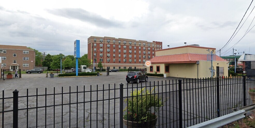 More Photos Of 8315 S Cottage Grove Ave, Chicago Restaurant For Lease