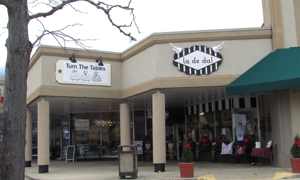 More Photos Of 1901-1975 Cherry Ln, Northbrook General Retail For Sale