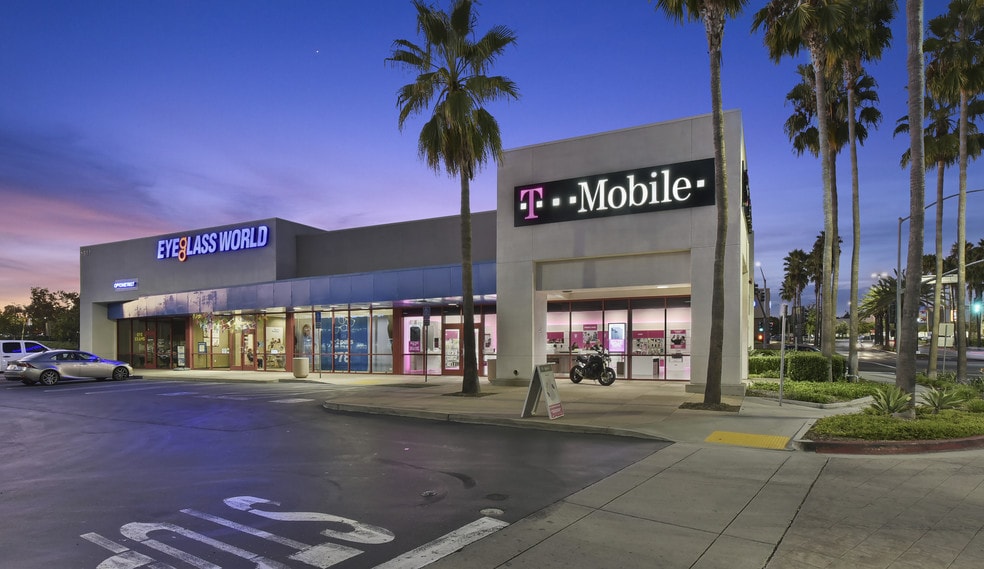 More Photos Of 1711-1990 University Dr, Vista Unknown For Lease