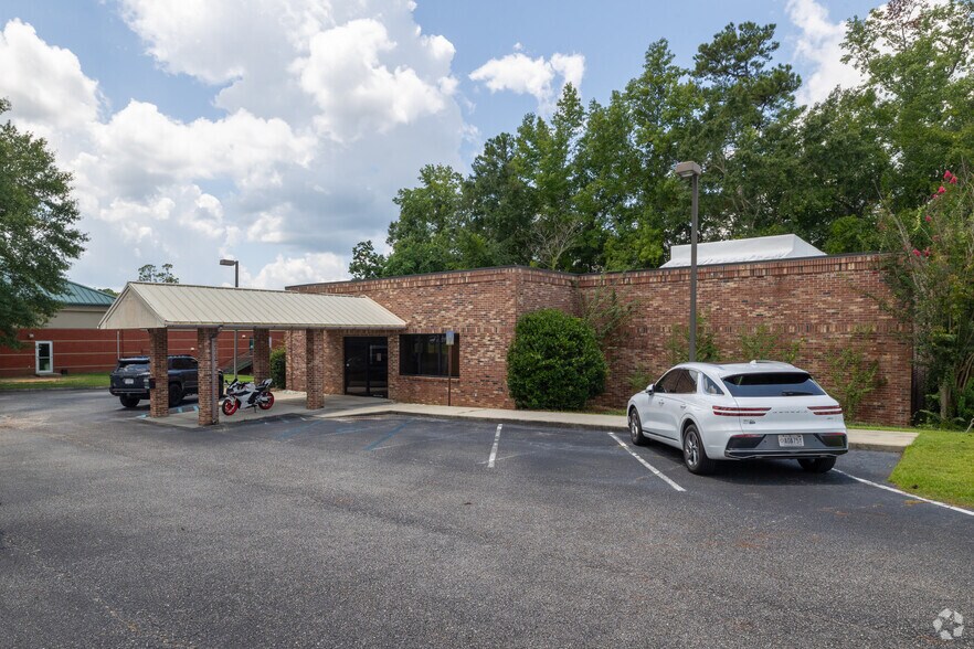 Primary Photo Of 1207 Azalea Pl, Brewton Medical For Lease