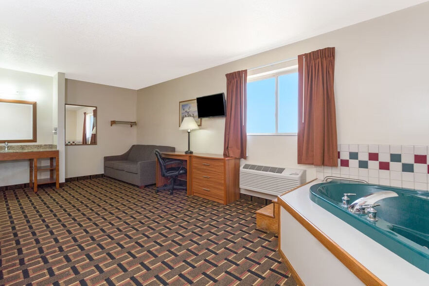 More Photos Of 851 Paxton Elsie Rd, Paxton Hotel For Sale