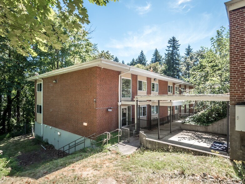 More Photos Of 2640 NW Alexandra Ave, Portland Specialty For Sale