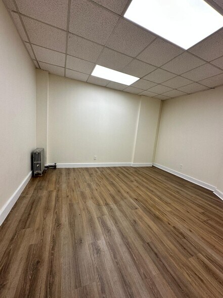 More Photos Of 370 E 149th St, Bronx Office For Lease