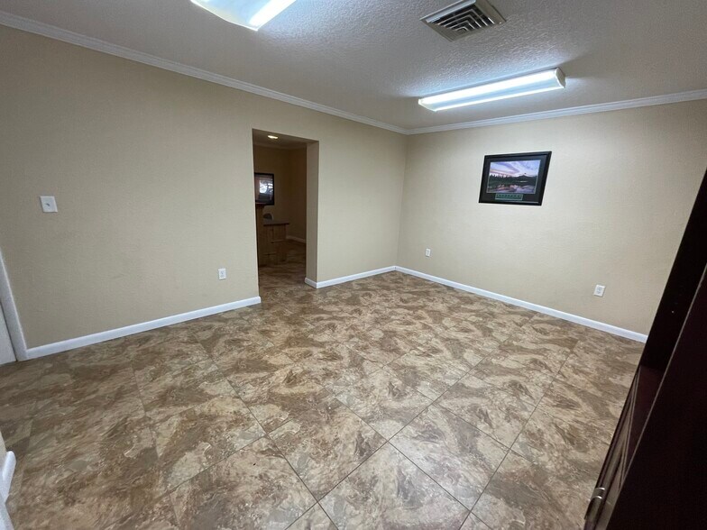 More Photos Of 909 W Magnolia St, Leesburg Medical For Lease