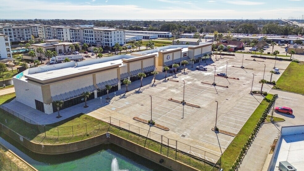 More Photos Of 3300 Bayport Blvd, Seabrook Storefront For Lease