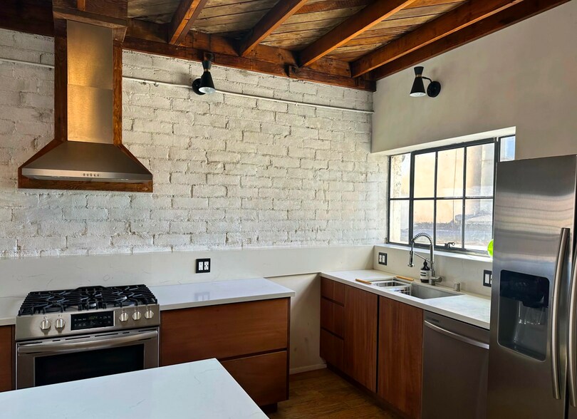 More Photos Of 1822 N Broadway, Los Angeles Storefront Retail Office For Sale