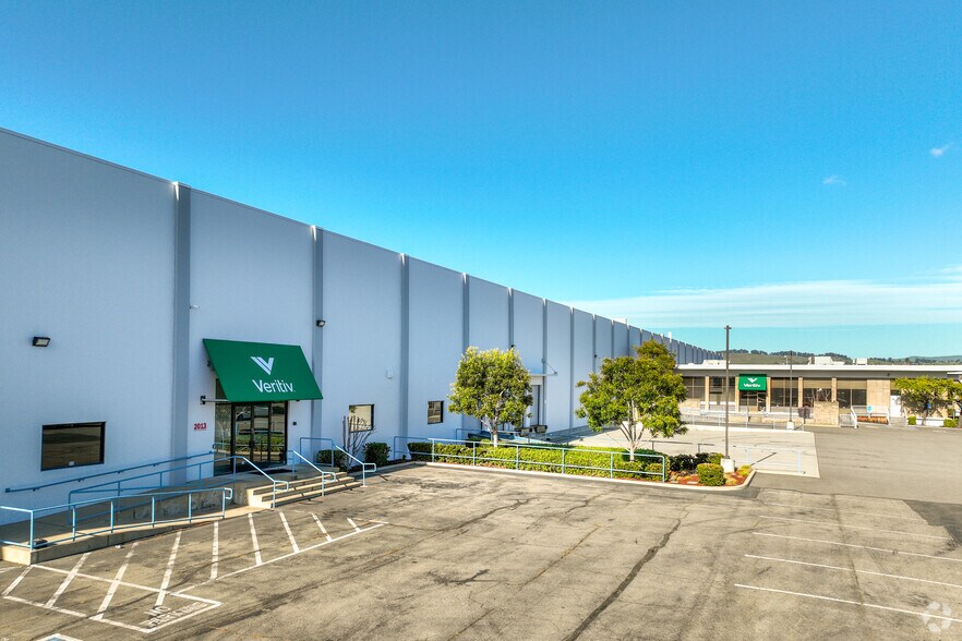 More Photos Of 2009-2021 Farallon Dr, San Leandro Warehouse For Lease