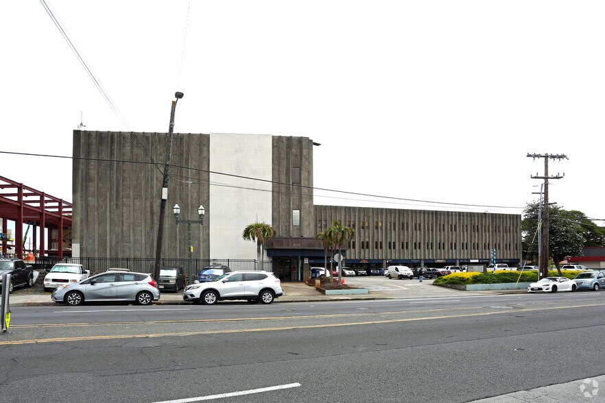 More Photos Of 2153 N King St, Honolulu Office For Lease