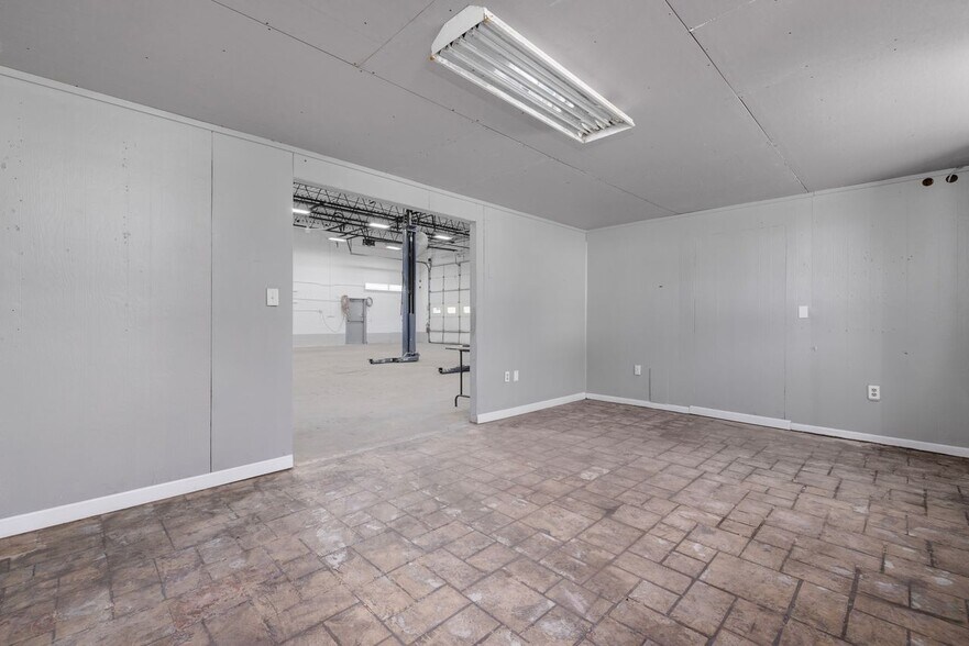 More Photos Of 30 Starr St, Johnston Warehouse For Lease