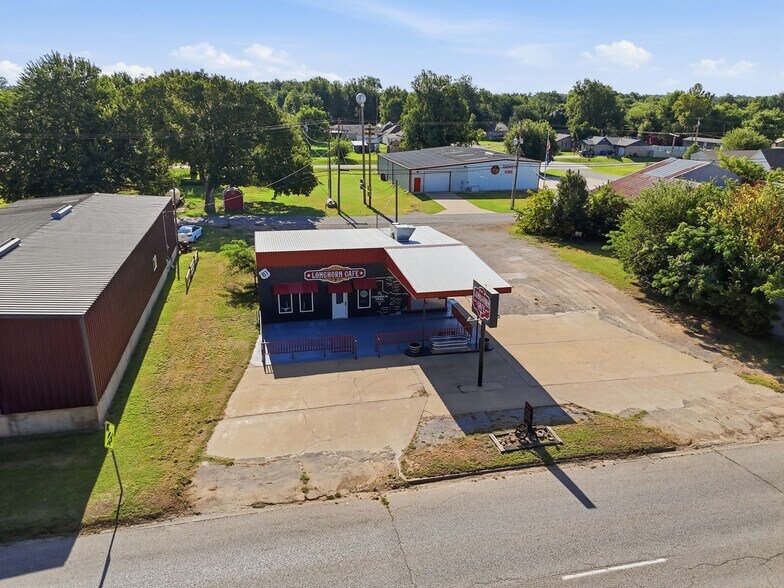 More Photos Of 112 N Chisholm Trl, Dover Restaurant For Sale