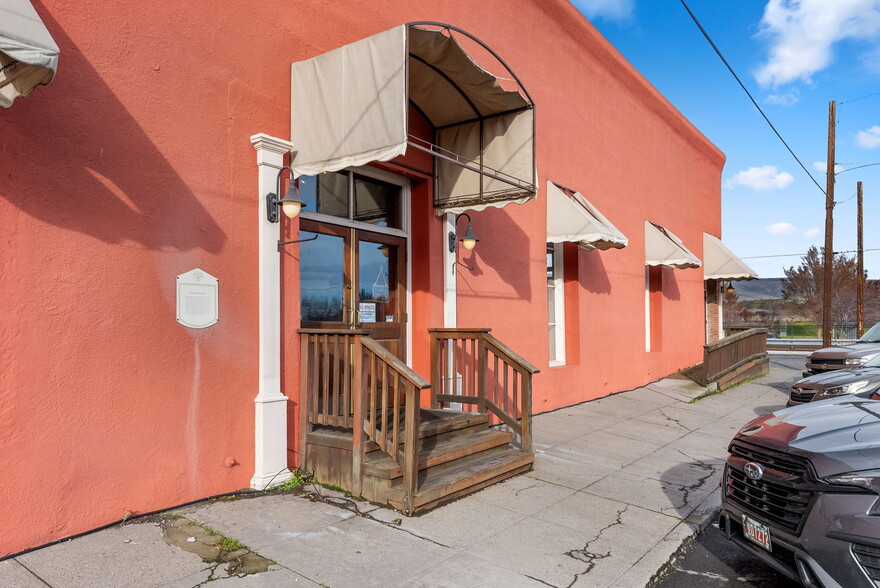 More Photos Of 205 Court St, The Dalles Restaurant For Sale