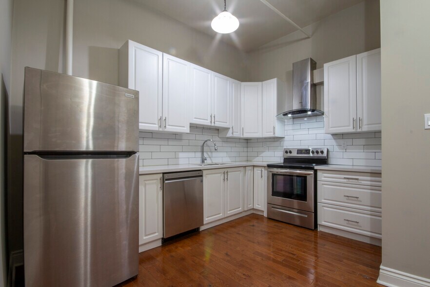 More Photos Of 138 James St N, Hamilton Storefront Retail Residential For Lease