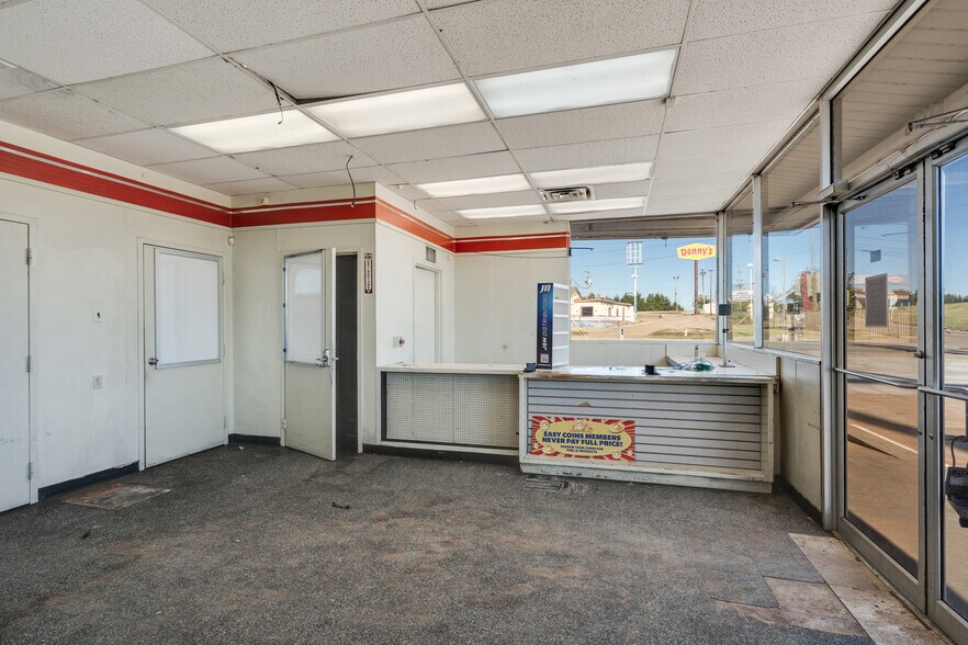 More Photos Of 1136 Central Fwy, Wichita Falls Service Station For Sale