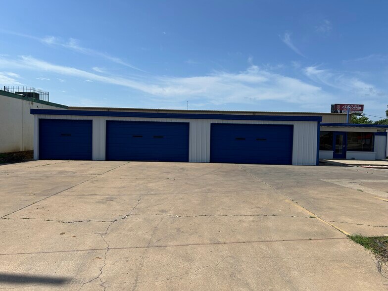 More Photos Of 6200 E Rosedale St, Fort Worth Warehouse For Lease