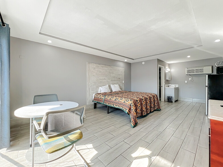 More Photos Of 307 E Vine St, Kissimmee Hotel For Sale