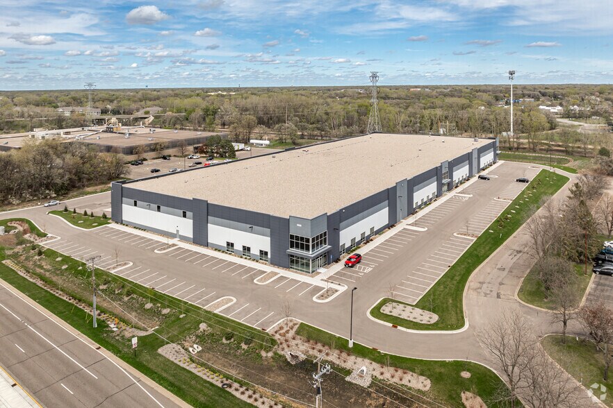 More Photos Of 9525 E River Rd, Coon Rapids Distribution For Lease