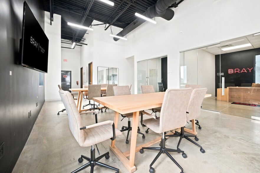 More Photos Of 8610 Potranco Rd, San Antonio Storefront Retail Office For Lease