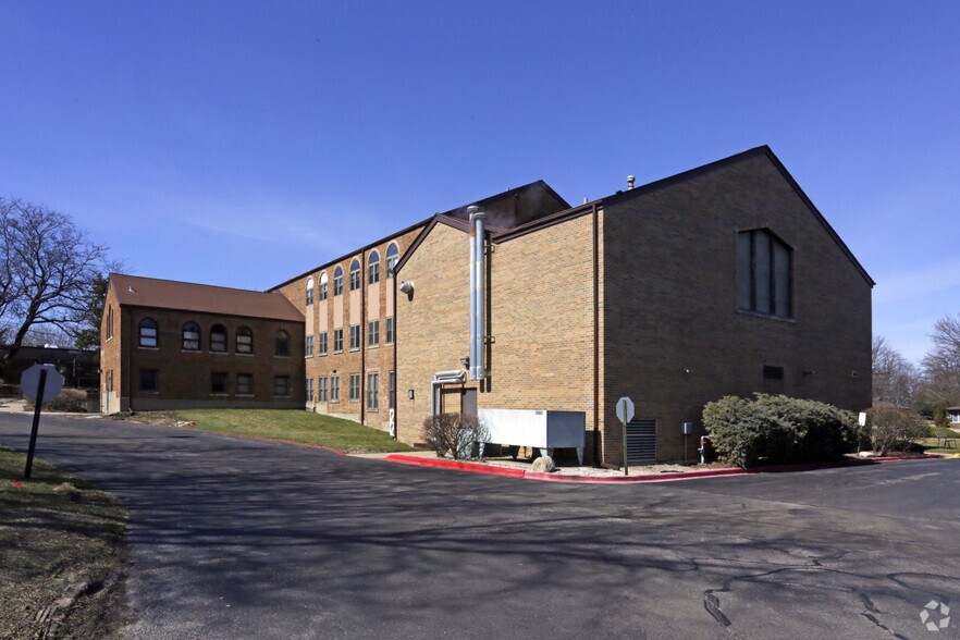 More Photos Of 329-331 S York Rd, Bensenville Daycare Center For Lease
