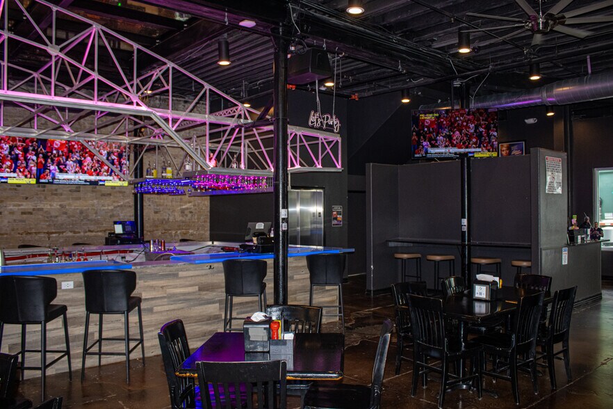 More Photos Of 326 N Chaparral St, Corpus Christi Freestanding For Lease