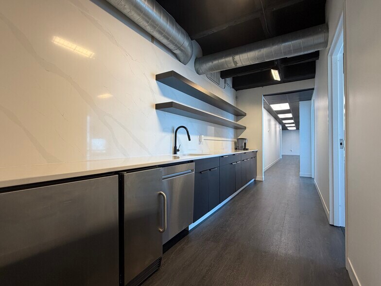 More Photos Of 1720 W End Ave, Nashville Office For Lease