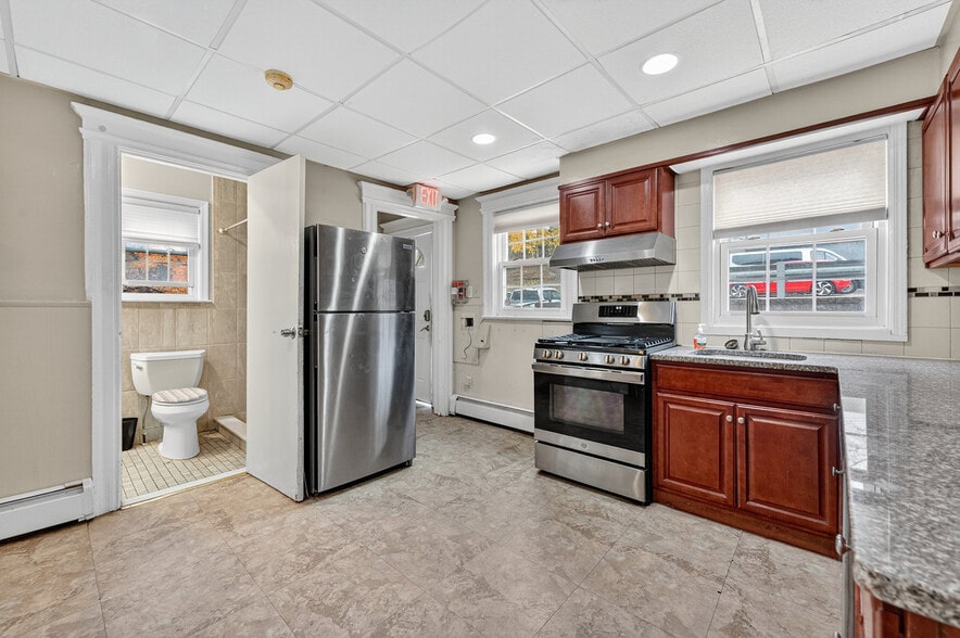 More Photos Of 160 Bloomfield Ave, Verona Storefront Retail Office For Sale