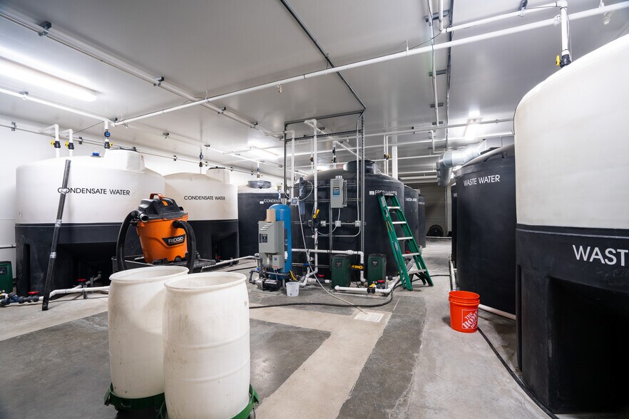 More Photos Of 19533 McLane St, Palm Springs Distribution For Sale