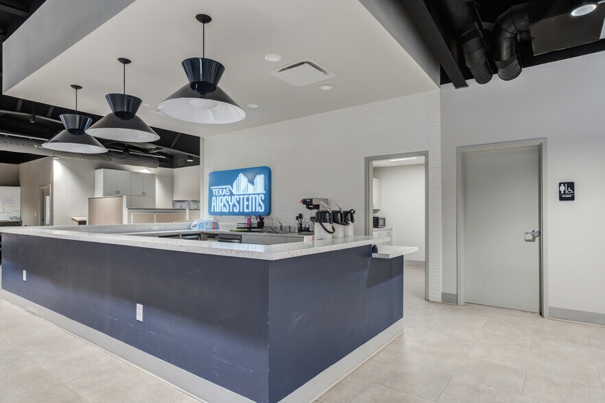 More Photos Of 2405 114th St, Lubbock Office For Sale